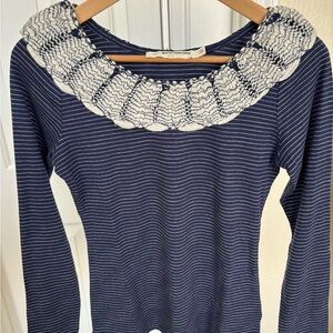 Stretch cotton top with crochet frill collar.